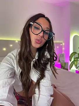 צ'אט XXX בשידור חי של Tiny_lilith