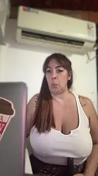 Sofyalone_ Adlı Modelin Canlı XXX Sohbeti