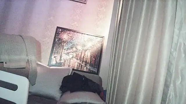 צ'אט XXX בשידור חי של MoodieMira