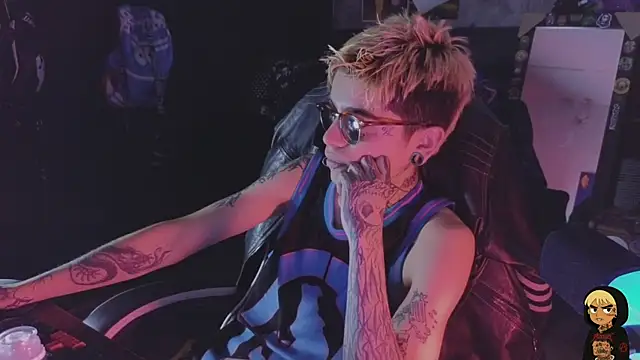 AcidMilo Adlı Modelin Canlı XXX Sohbeti