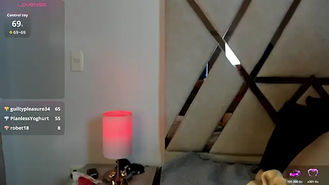Carliet_66's Live XXX Chat