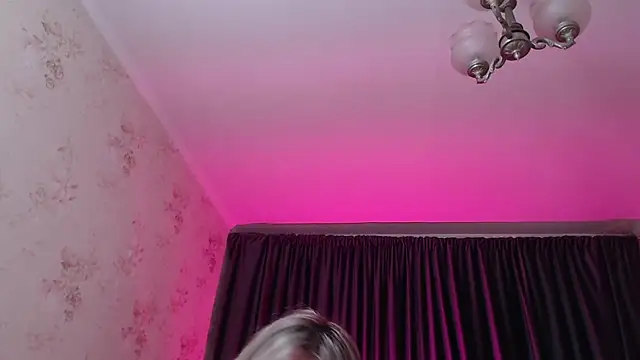Chatroom XXX en direct de KriisKiss