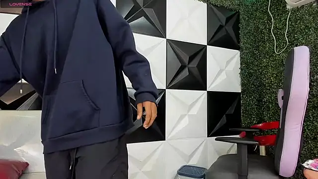 XXX chat uživo modela ManSant