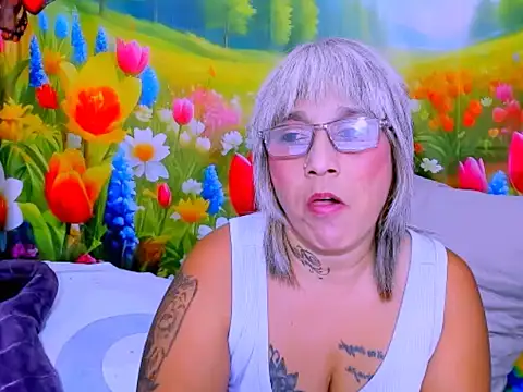 indianroxy's Live XXX Chat