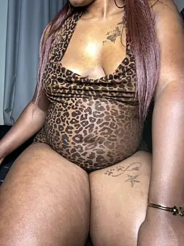 Hugemassivebootie – Live XXX-chat