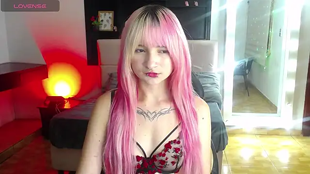 _Charlotte_Collins_'s Live XXX Chat