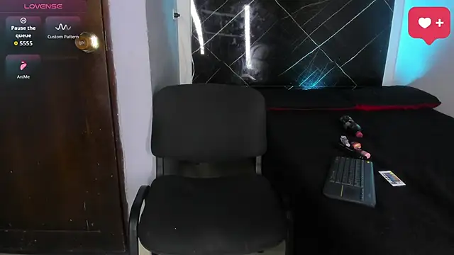 Chat XXX en directo de Adrian_Wolf