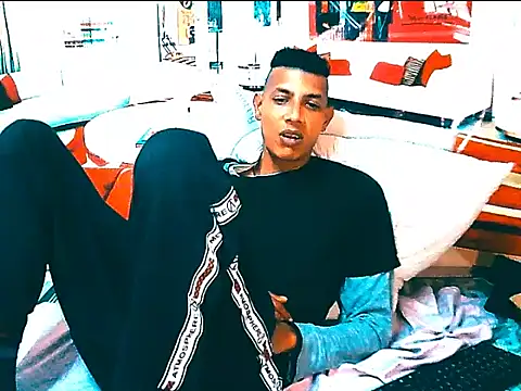 IndianSavageMale Adlı Modelin Canlı XXX Sohbeti