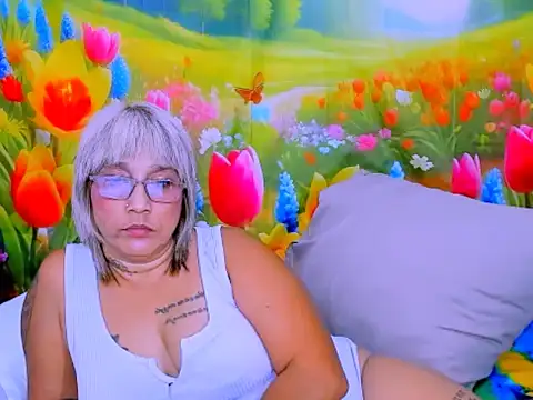 indianroxy's Live XXX Chat