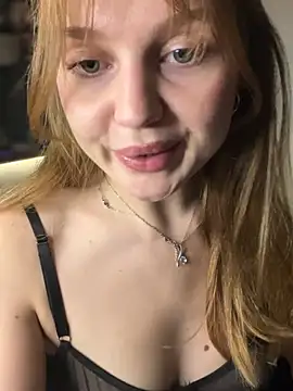 Emaline_Fane Adlı Modelin Canlı XXX Sohbeti