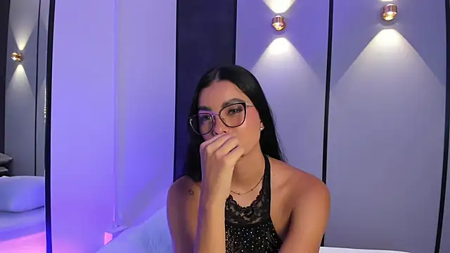 emily_tolson's Live XXX Chat