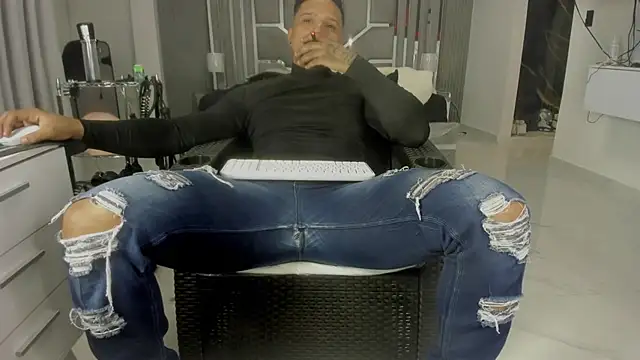 XXX chat uživo modela master_leather