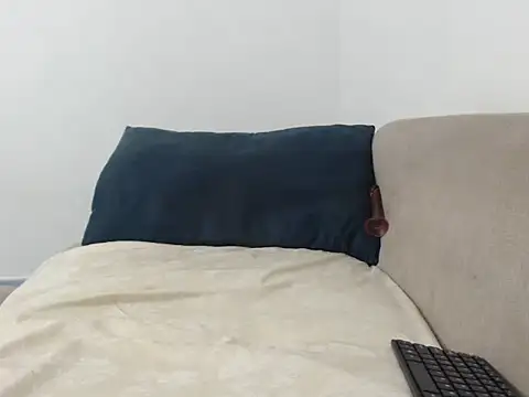 Pettite_essy Adlı Modelin Canlı XXX Sohbeti