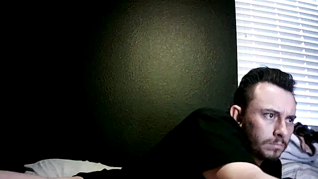 Chat XXX en directo de Mikecloudyhawk