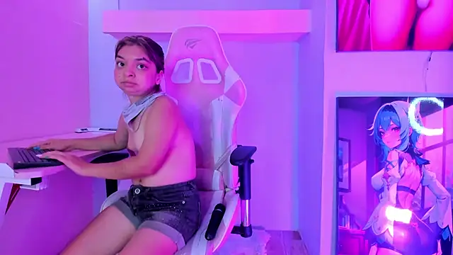 Chatroom XXX en direct de CharlotteMuller
