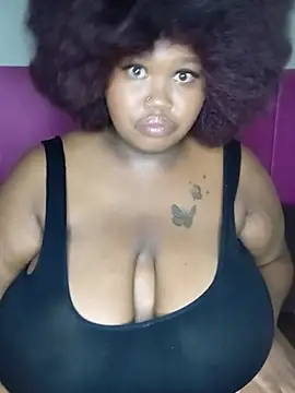Chat XXX en directo de BustyBmw