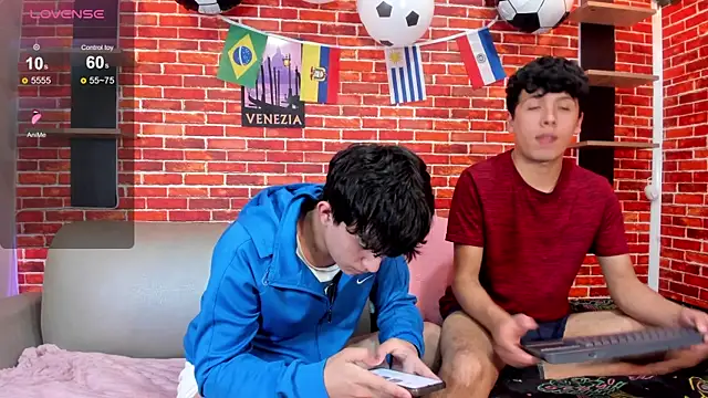 Hoot_boyss_ – Naživo XXX chat