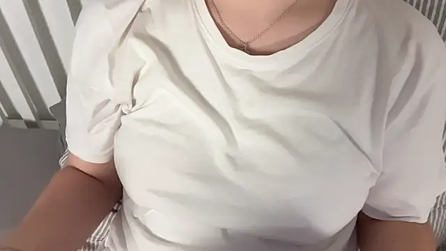 แชท XXX สดของ Lucyschickt