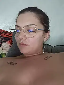 Noraa_me élő XXX-chatje