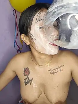 Živý XXX chat laurahotdirty