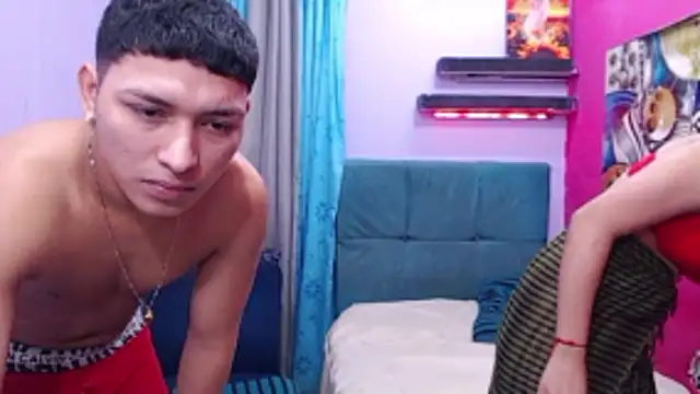 Chatroom XXX en direct de twink_fucks