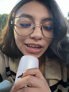 Živý XXX chat CocoaGigiMuse