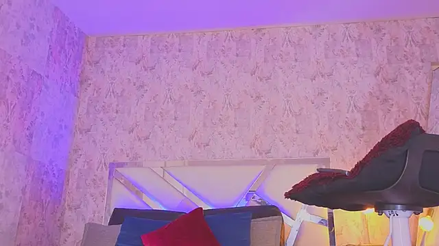 april_summer_ Live XXX-chat