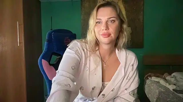 XXX chat uživo modela Moniraya