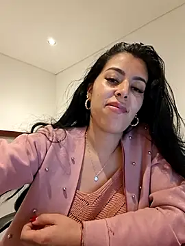 Luianna Adlı Modelin Canlı XXX Sohbeti