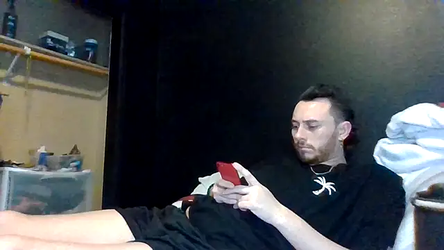 XXX chat uživo modela Mikecloudyhawk