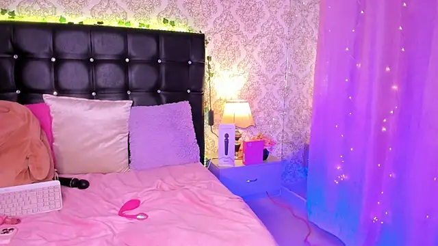 Luna_Swift Adlı Modelin Canlı XXX Sohbeti