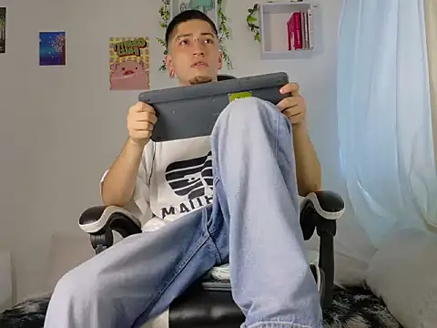 Chat XXX ao vivo de Zahir_Raw
