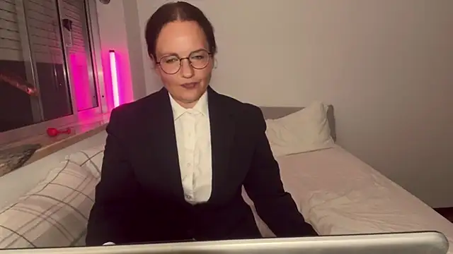 UnderWunder live XXX chat