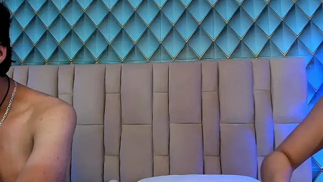 Sofia-Ethan Adlı Modelin Canlı XXX Sohbeti
