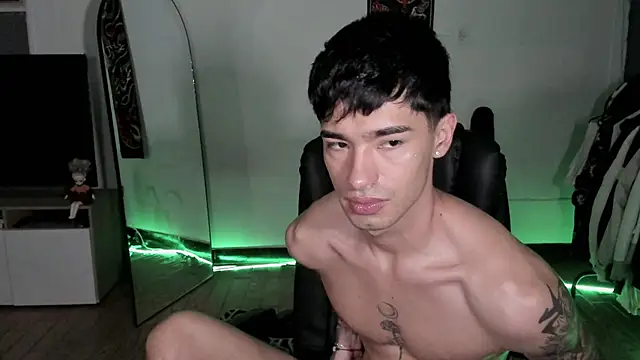 Damon__333 élő XXX-chatje