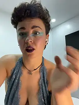 kittyfitty29 Adlı Modelin Canlı XXX Sohbeti