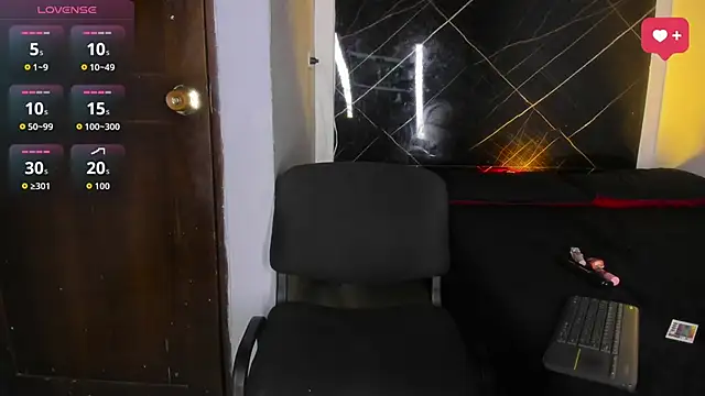 Chat XXX en directo de Adrian_Wolf