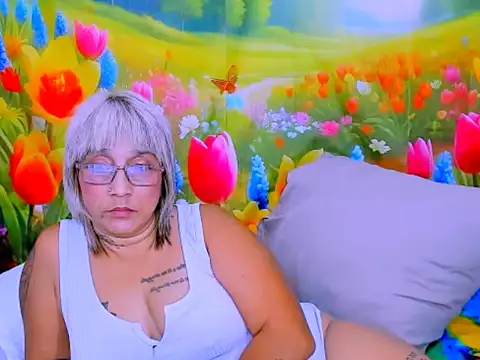 indianroxy Adlı Modelin Canlı XXX Sohbeti
