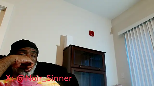 XXX chat uživo modela sinnernoir