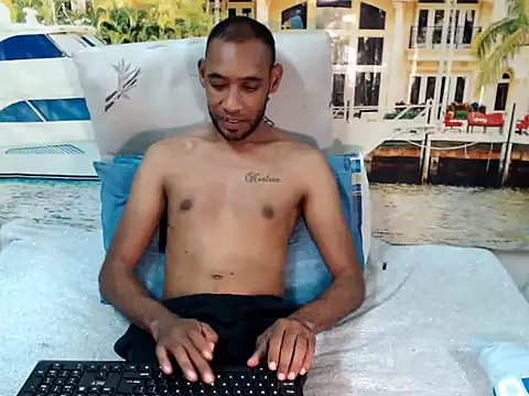 XXX chat uživo modela IndianMagicMike