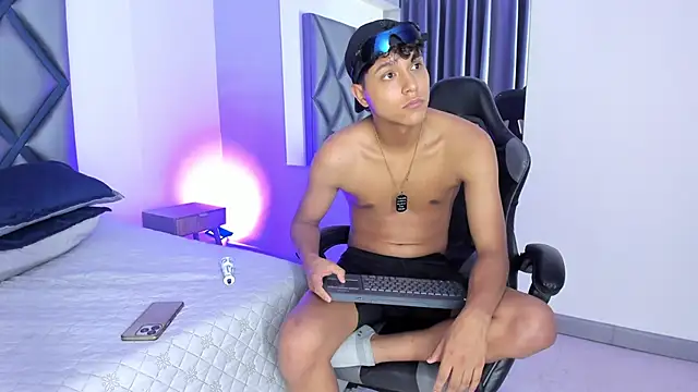 sebastiann_04's Webcam Show