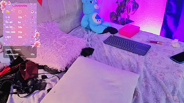Emilly-hall – Naživo XXX chat