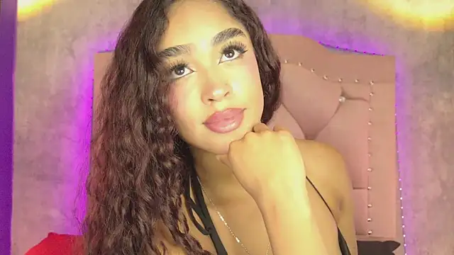 XXX chat uživo modela CamilaFlirt