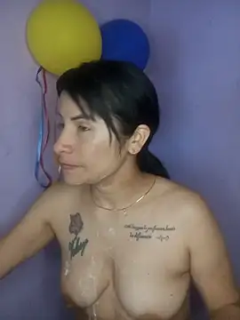 Živý XXX chat laurahotdirty