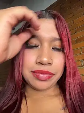 Živý XXX chat Cherry_Charlottee
