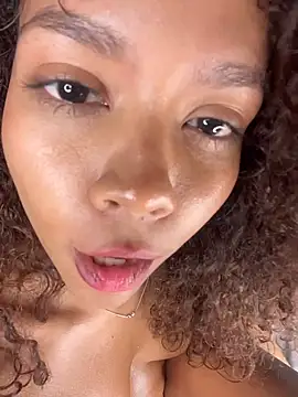 Chat XXX en directo de CurlyOopsieXXX
