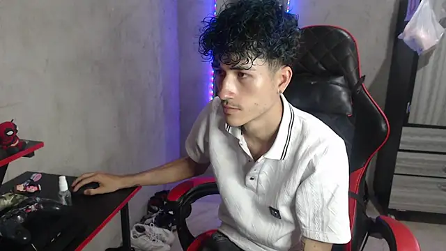 Johnny_cagee_ Show in webcam