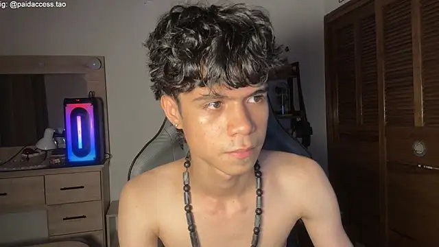 OopsAgain_ élő XXX-chatje