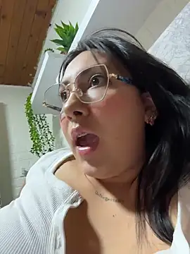 Chat +18 de KittyObsession ao vivo