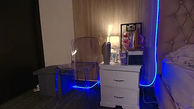 MaddyluxeのライブXXXチャット